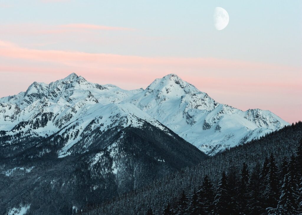 snowy mountain 1287145.jpg
